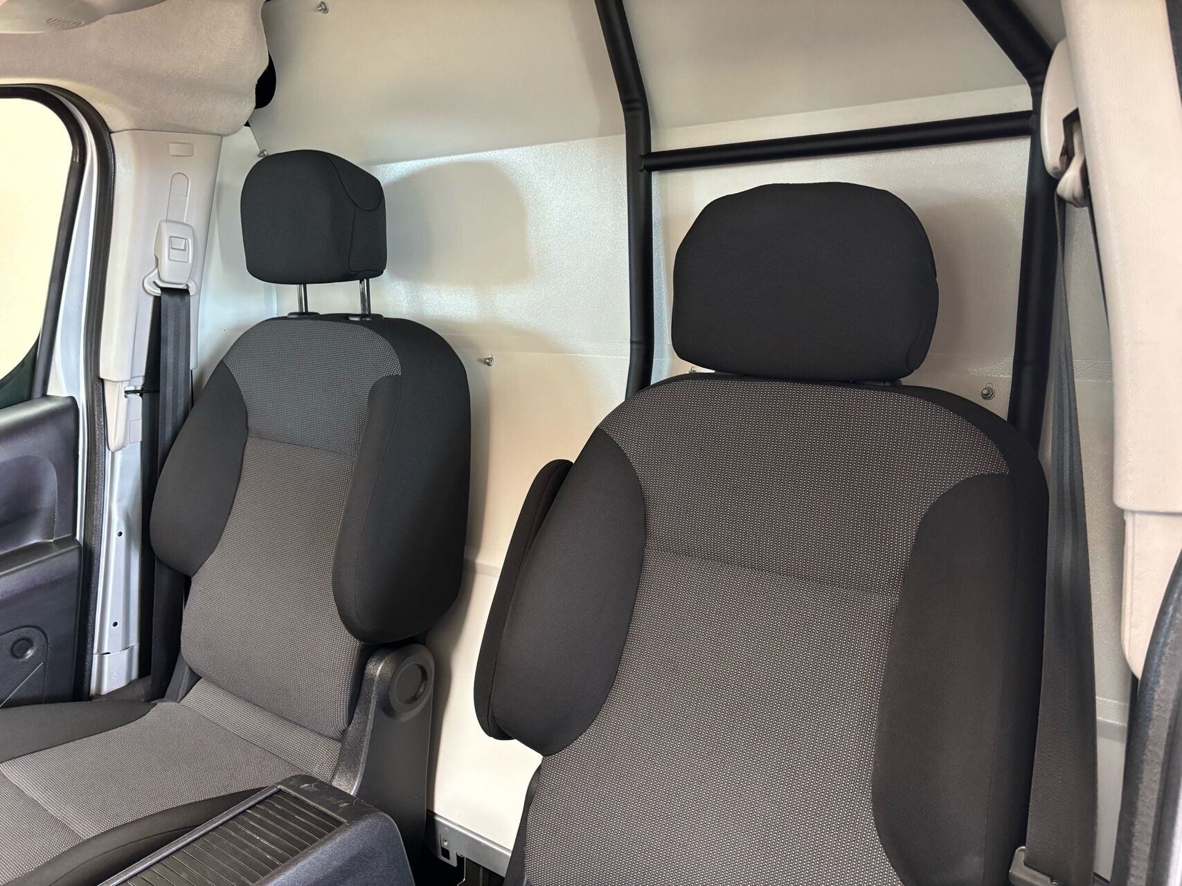 Sølv Peugeot Partner fra 2018