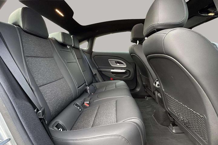 Sølv Mercedes CLA200 fra 2026