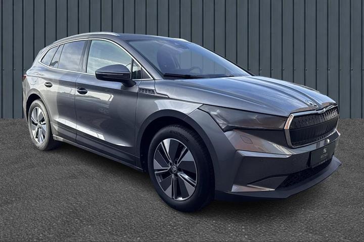 Grå Skoda Enyaq fra 2023