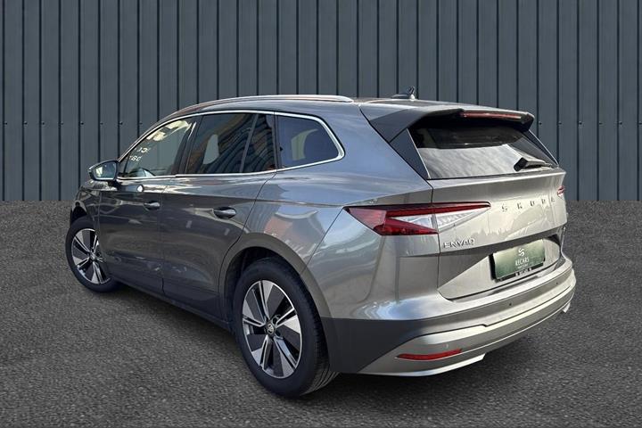 Grå Skoda Enyaq fra 2023