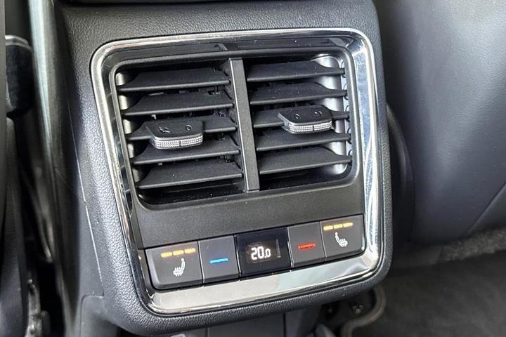 Grå Skoda Enyaq fra 2023