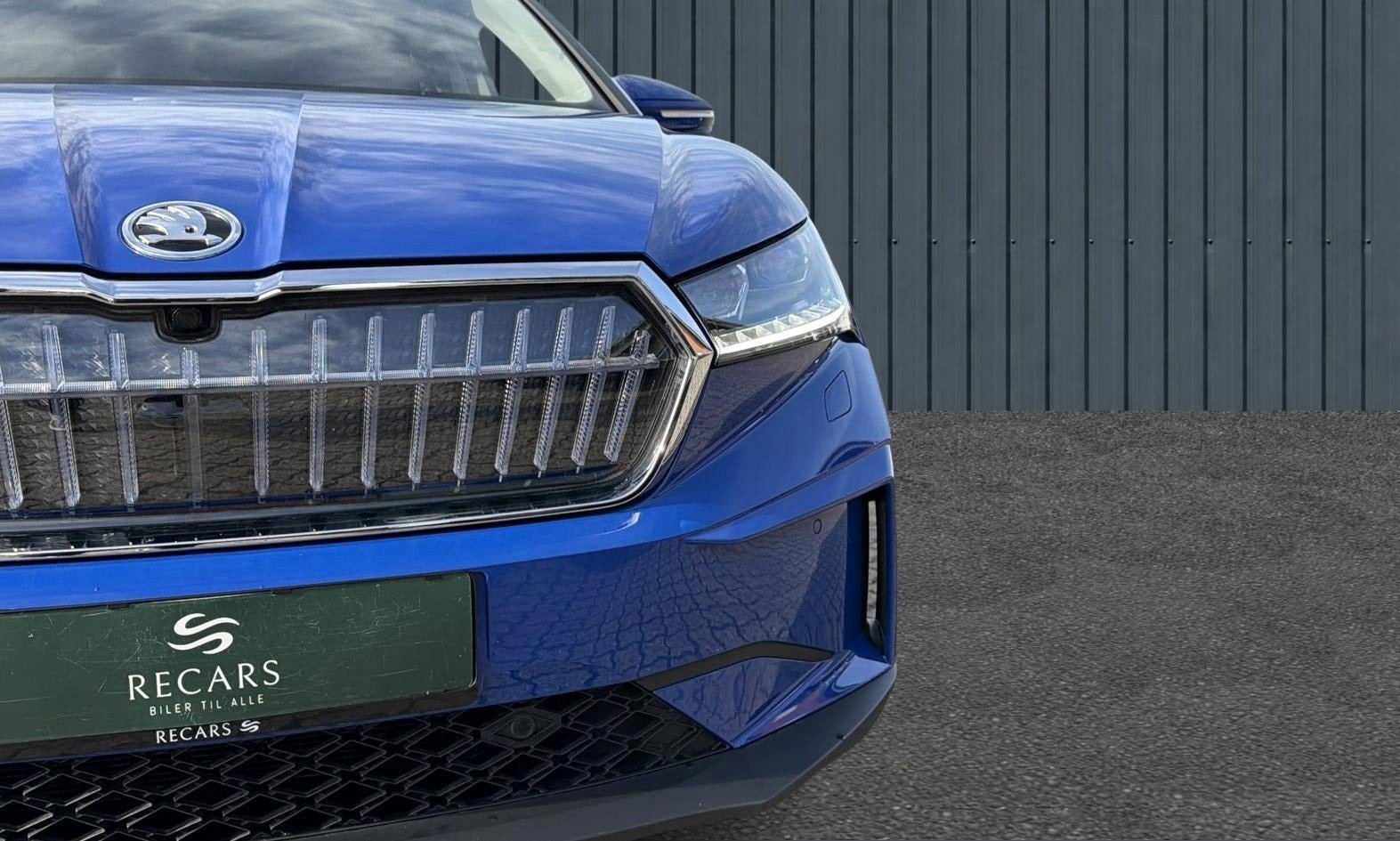 Blå Skoda Enyaq fra 2023