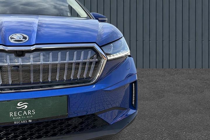 Blå Skoda Enyaq fra 2023