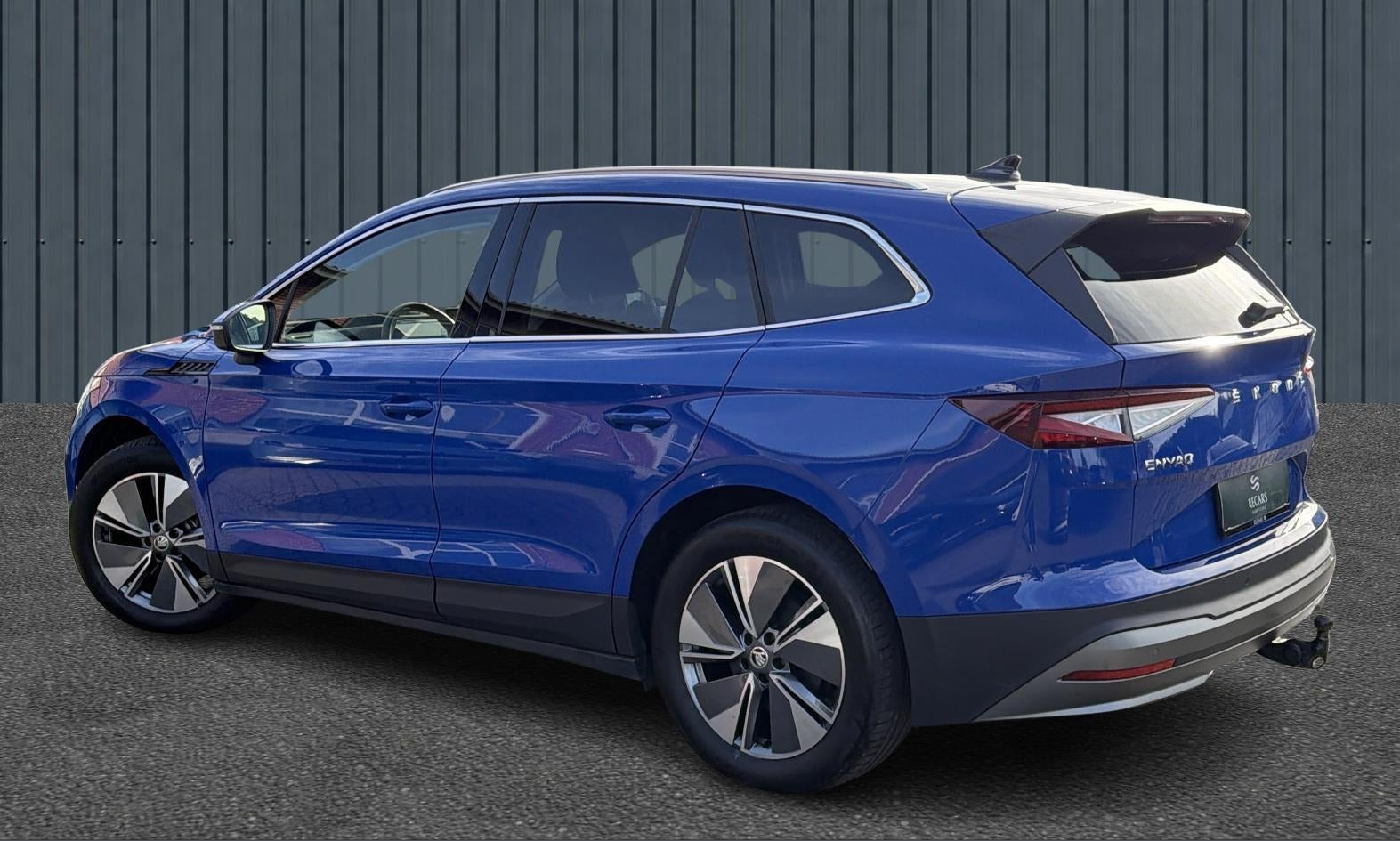 Blå Skoda Enyaq fra 2023