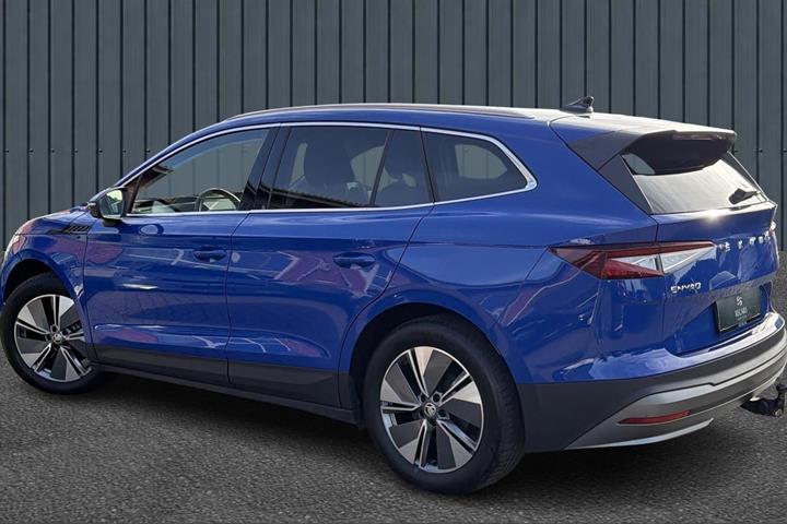 Blå Skoda Enyaq fra 2023