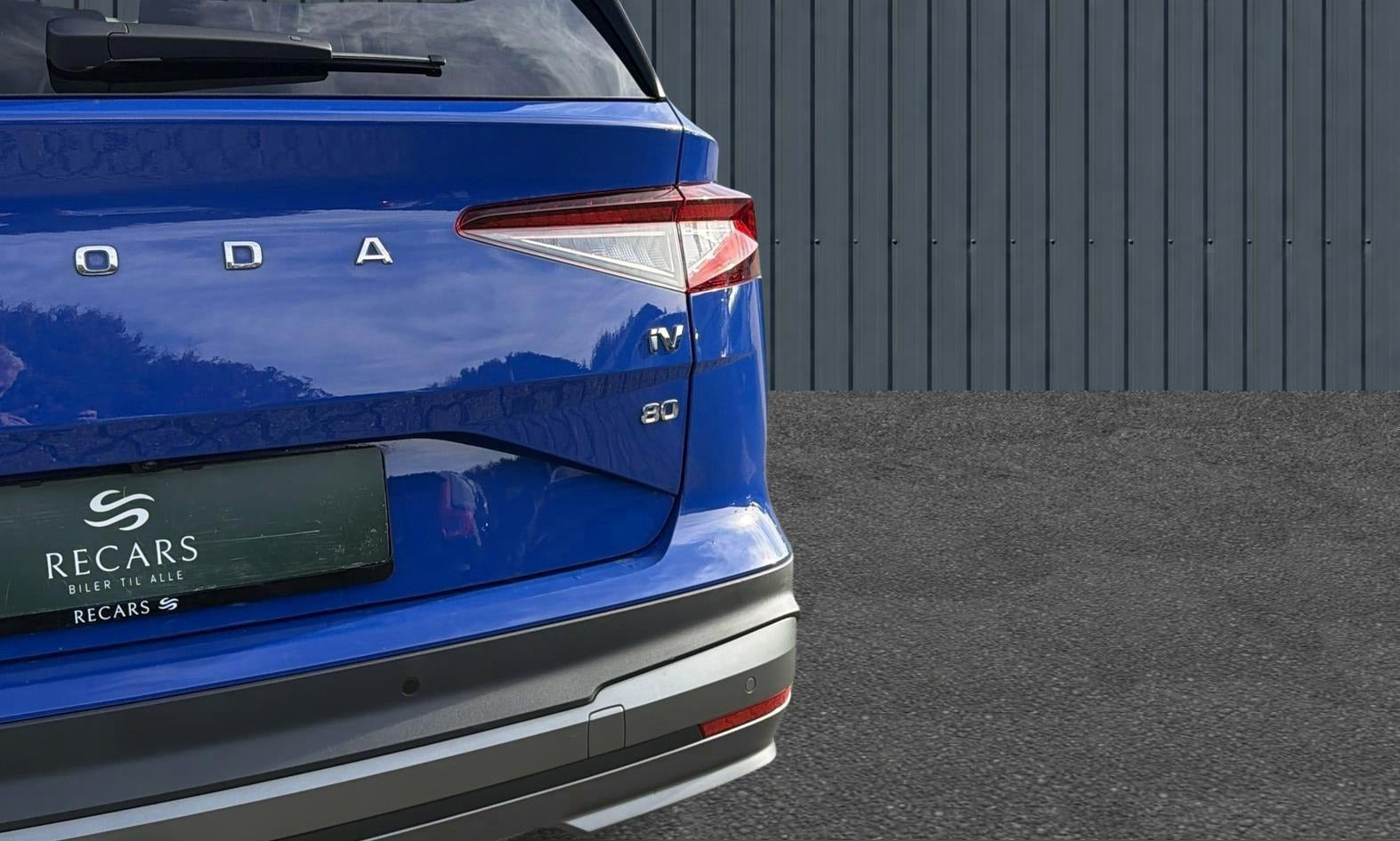 Blå Skoda Enyaq fra 2023