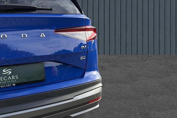 Blå Skoda Enyaq fra 2023
