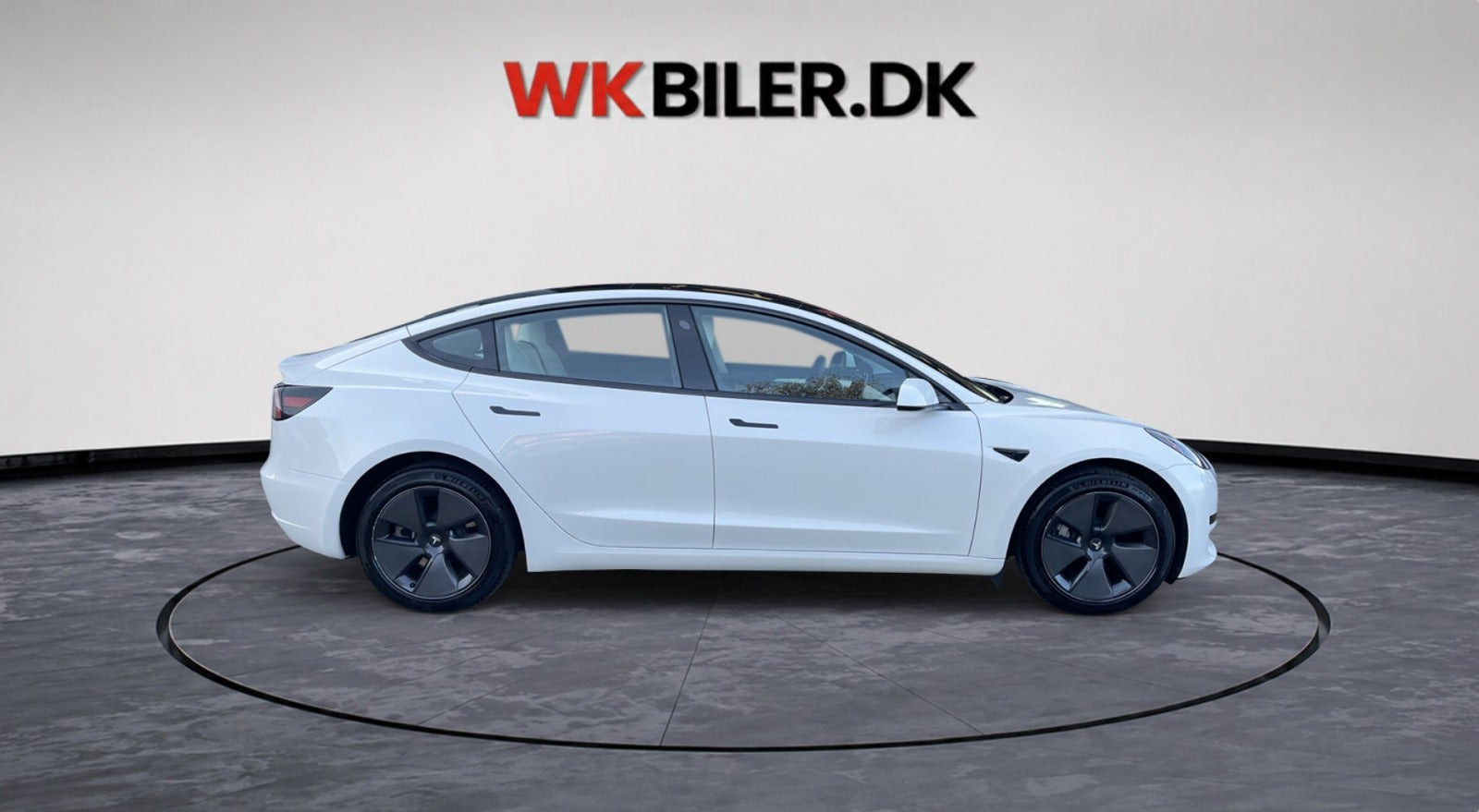 Hvid Tesla Model 3 fra 2023