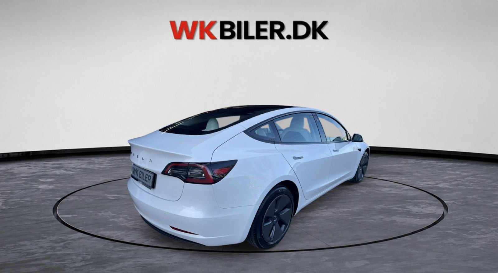 Hvid Tesla Model 3 fra 2023