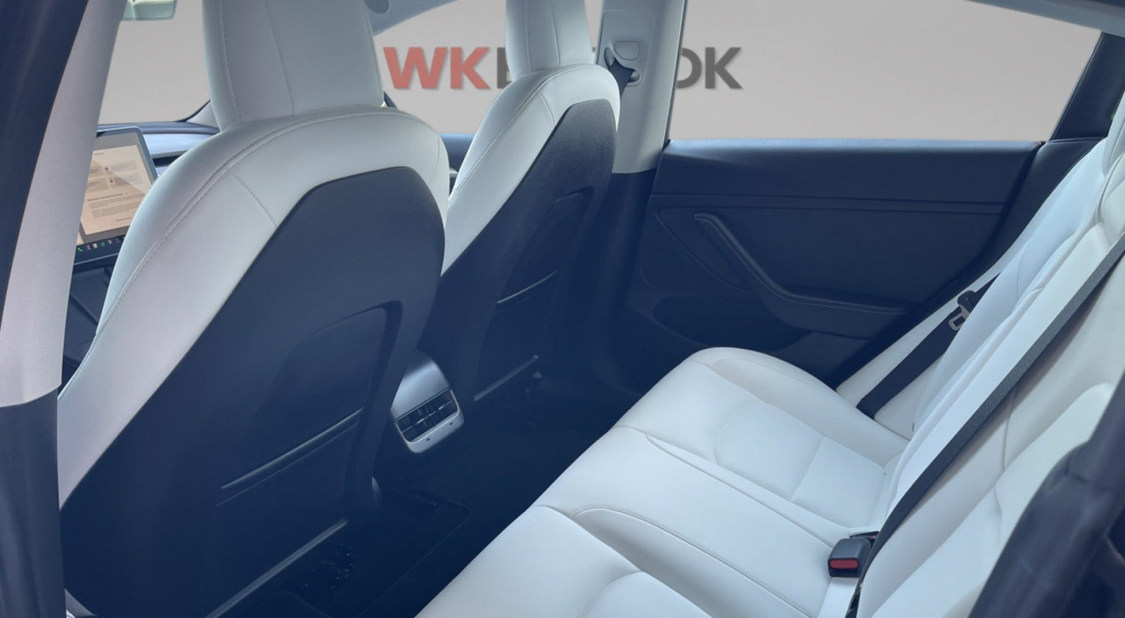 Hvid Tesla Model 3 fra 2023