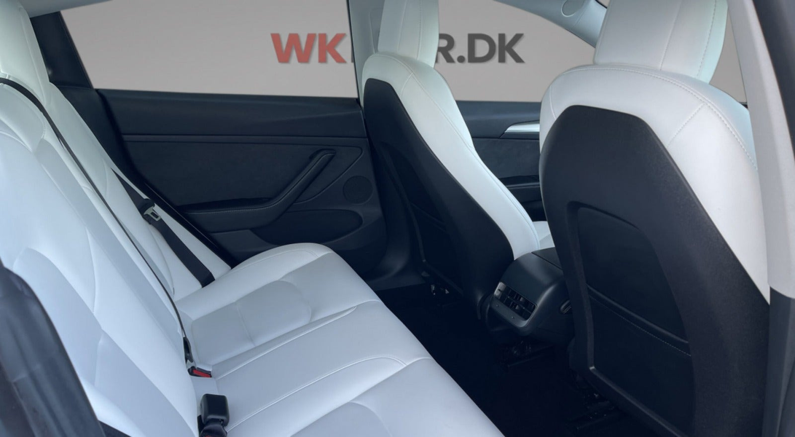 Hvid Tesla Model 3 fra 2023
