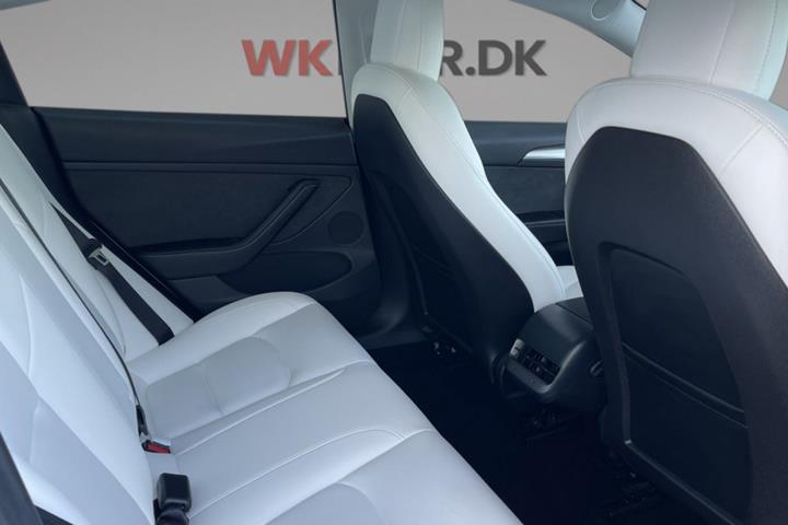 Hvid Tesla Model 3 fra 2023