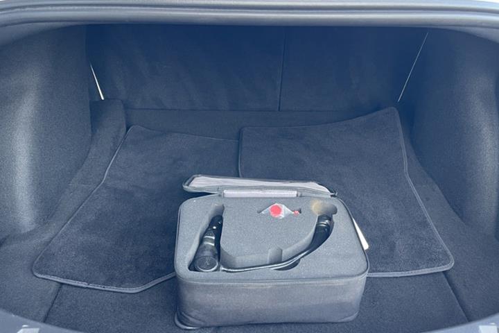 Hvid Tesla Model 3 fra 2023