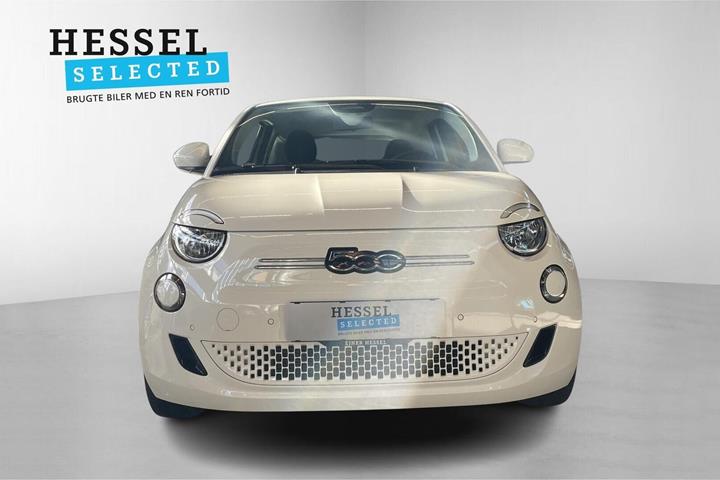 Hvid Fiat 500e fra 2024