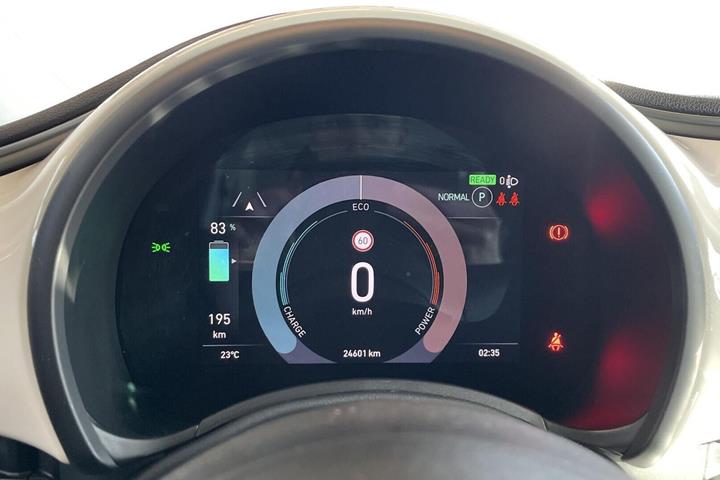 Hvid Fiat 500e fra 2024