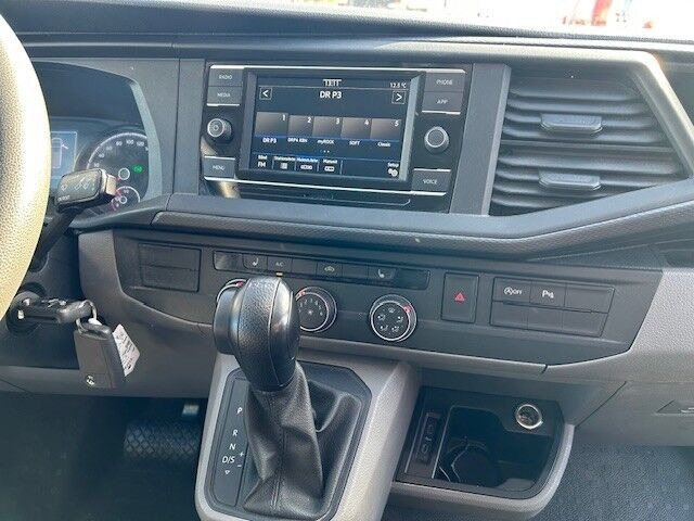 Rød VW Transporter fra 2020