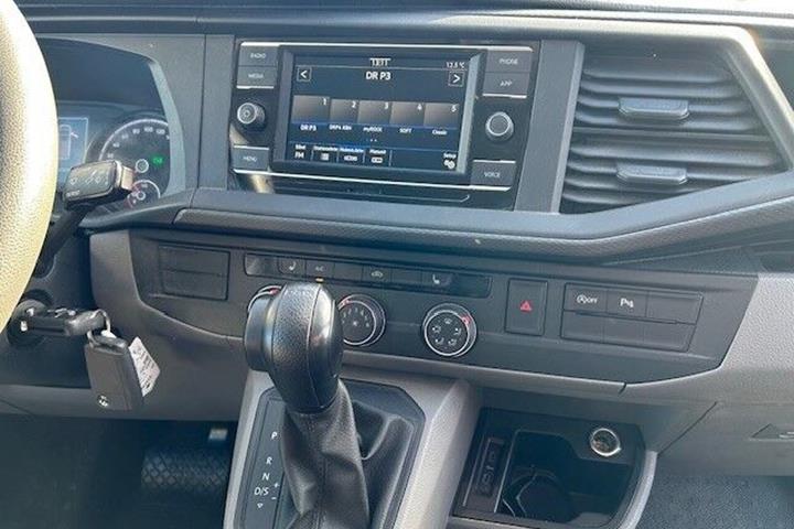Rød VW Transporter fra 2020