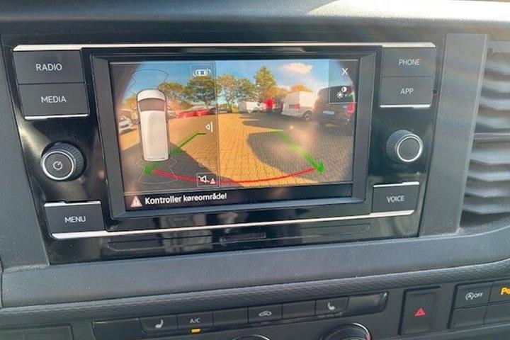 Rød VW Transporter fra 2020