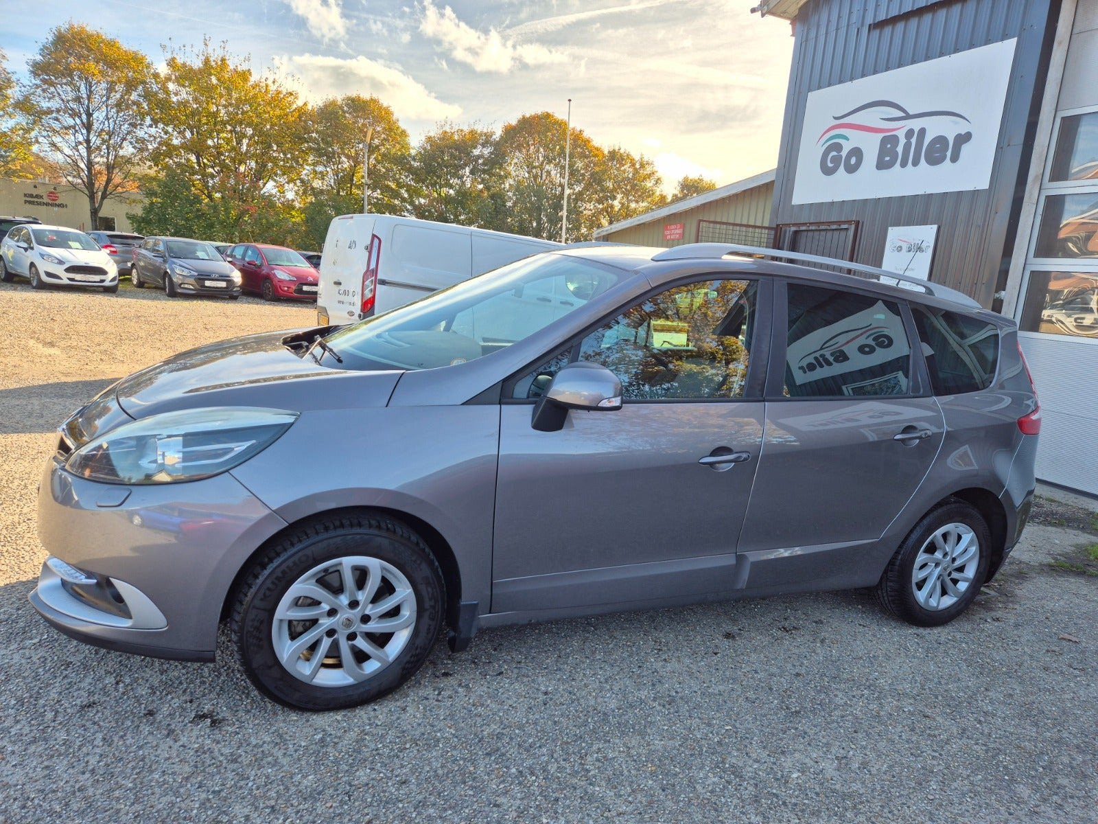 Grøn Renault Grand Scenic III fra 2014