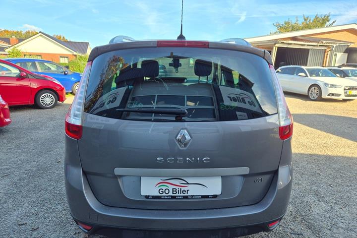 Grøn Renault Grand Scenic III fra 2014