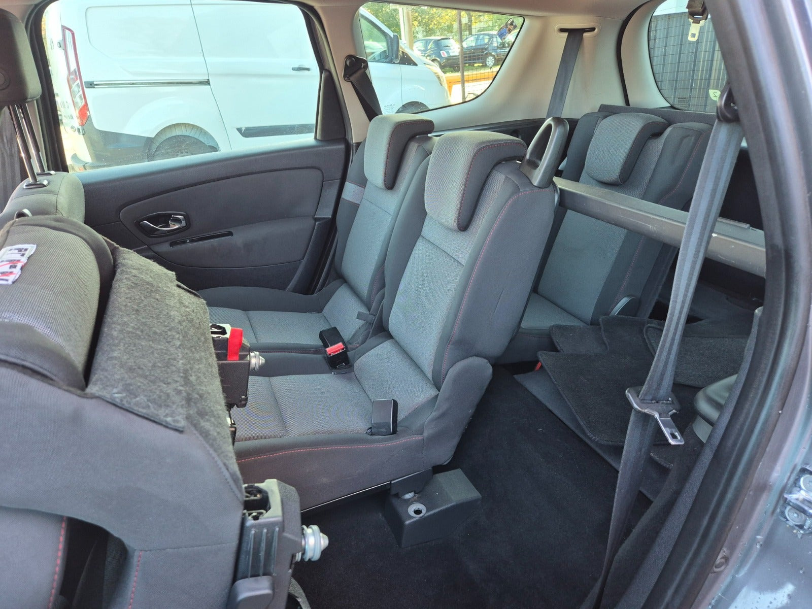 Grøn Renault Grand Scenic III fra 2014