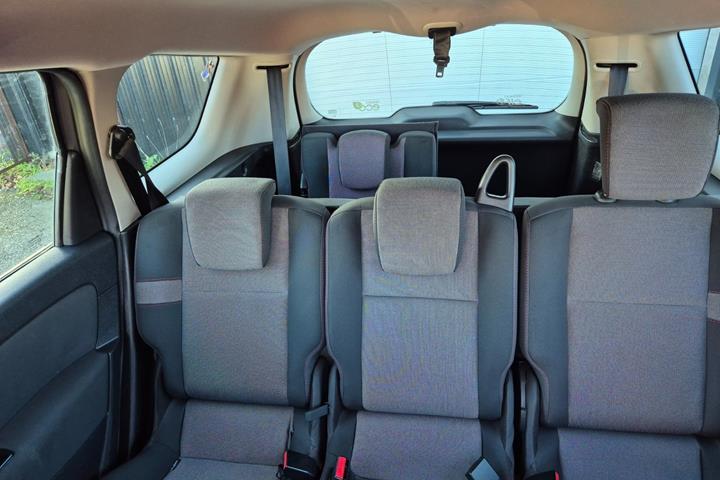 Grøn Renault Grand Scenic III fra 2014