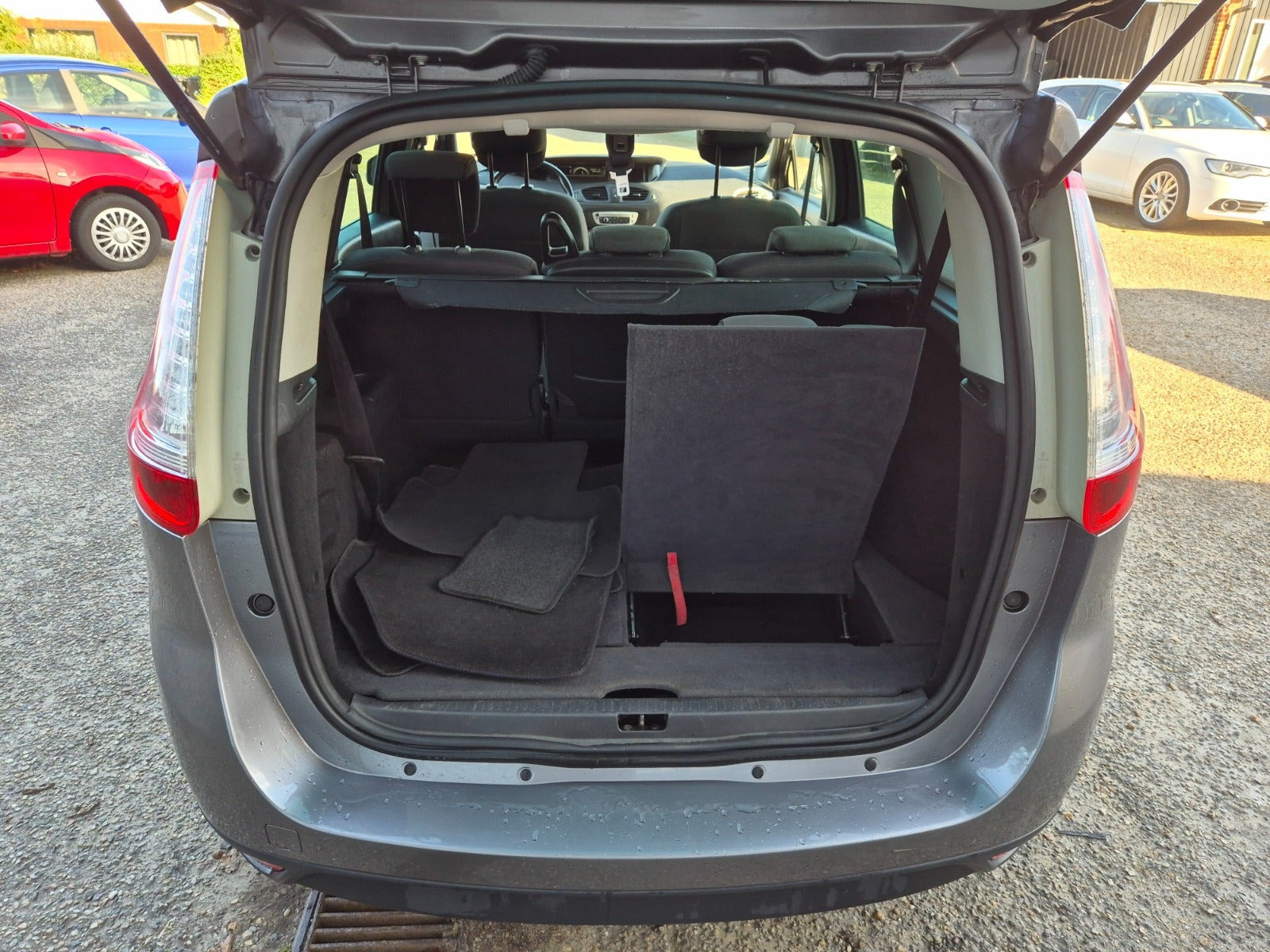 Grøn Renault Grand Scenic III fra 2014