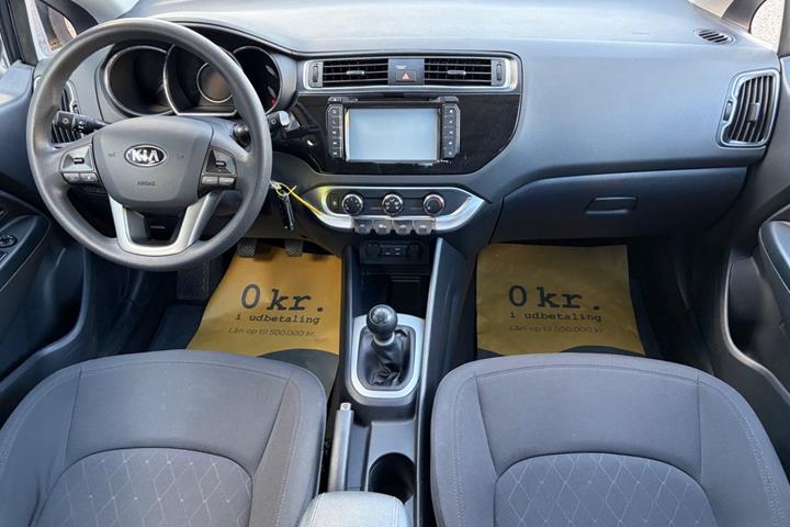 Blå Kia Rio fra 2015