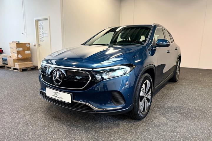 Blå Mercedes EQA250 fra 2022