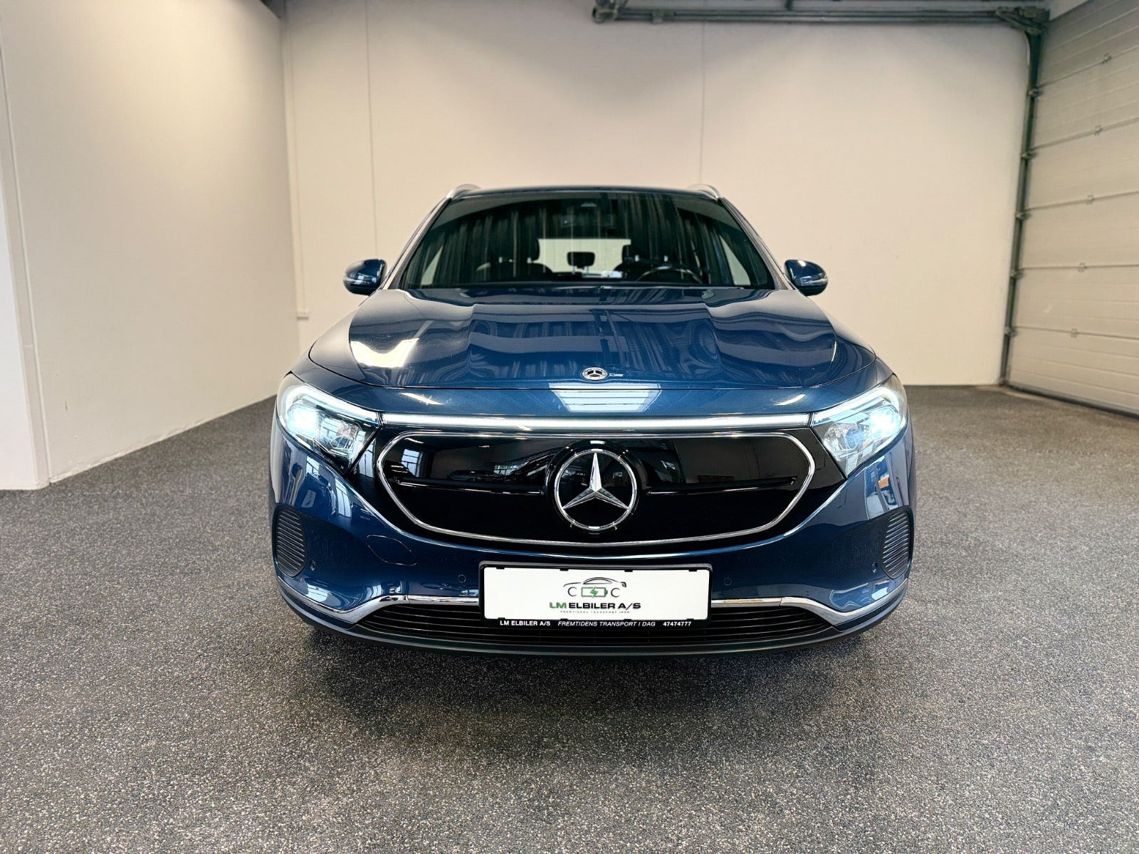 Blå Mercedes EQA250 fra 2022