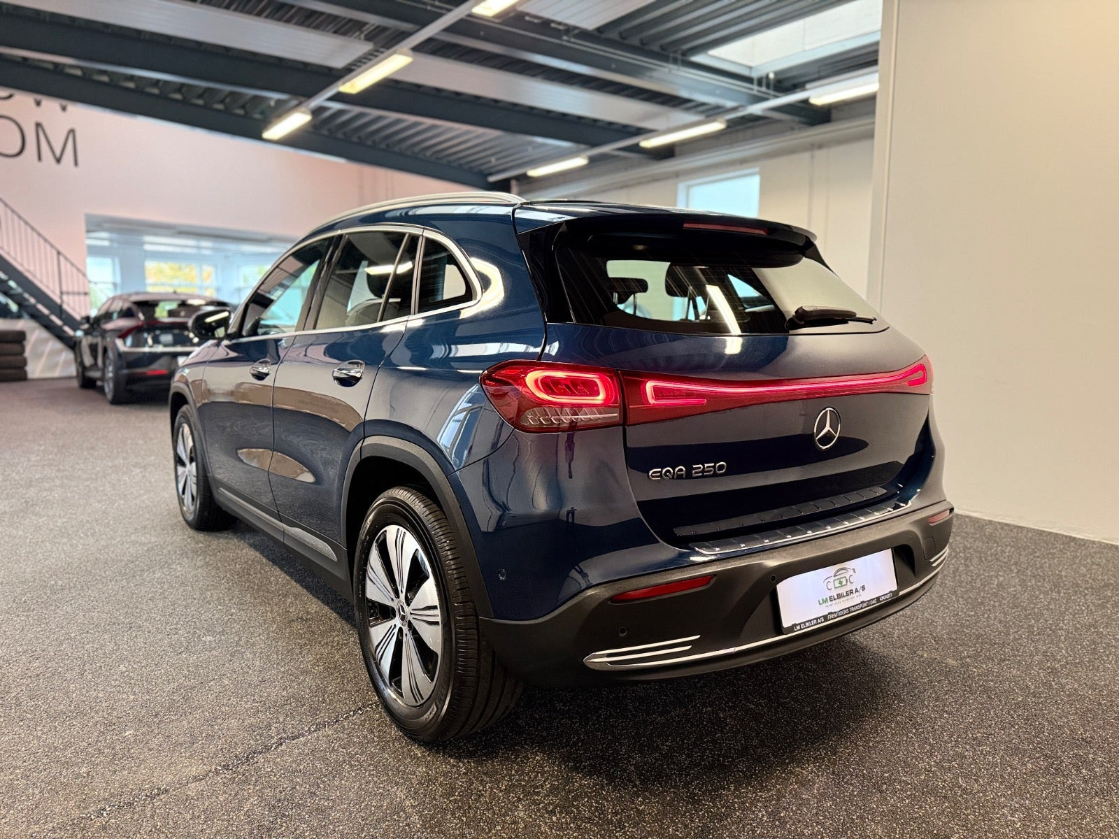 Blå Mercedes EQA250 fra 2022