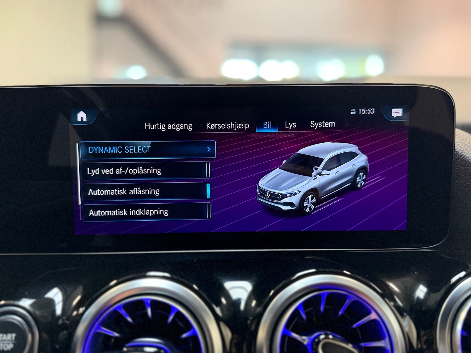 Blå Mercedes EQA250 fra 2022