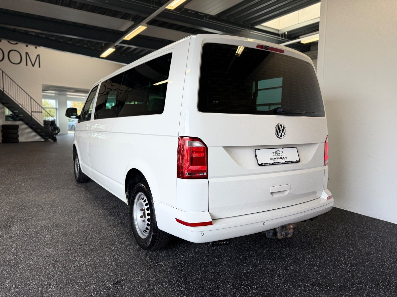 Hvid VW Caravelle fra 2012