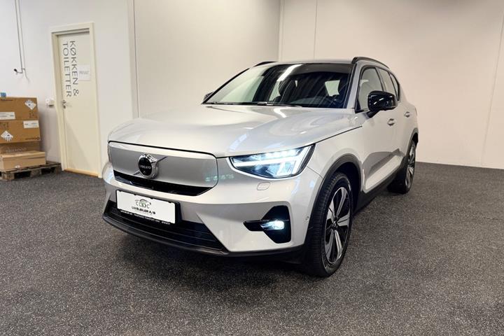 Grå Volvo XC40 fra 2023