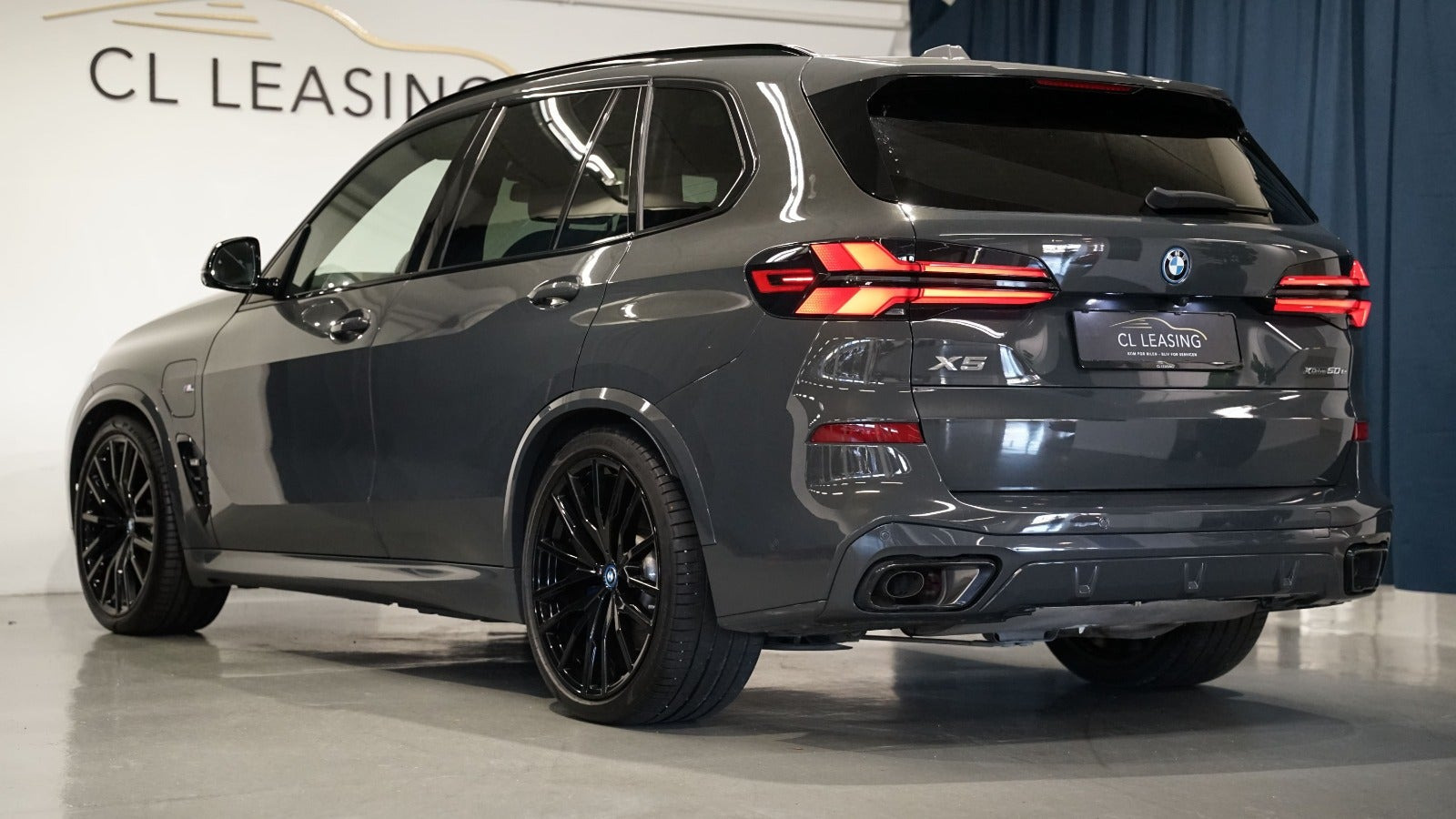 Grå BMW X5 fra 2023