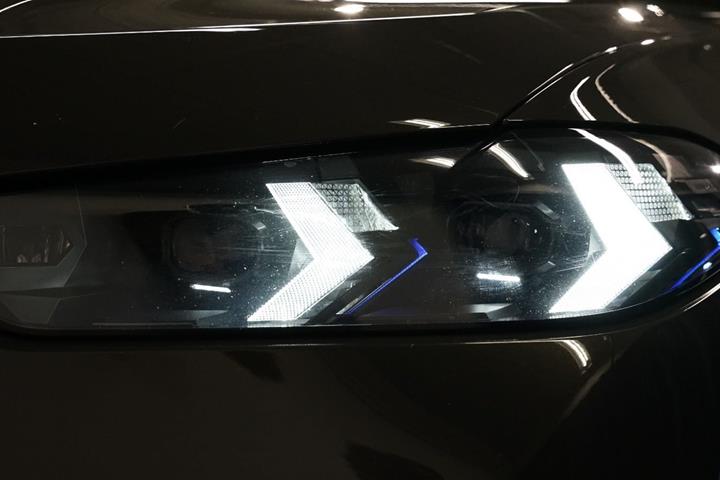 Grå BMW X5 fra 2023