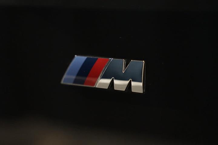 Grå BMW X5 fra 2023