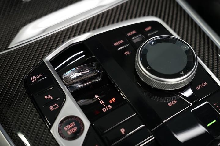 Grå BMW X5 fra 2023