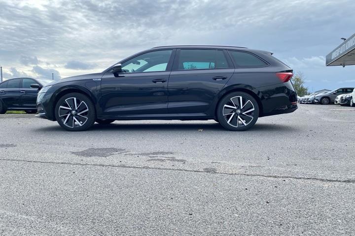 Sort Skoda Octavia fra 2022