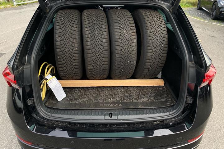 Sort Skoda Octavia fra 2022