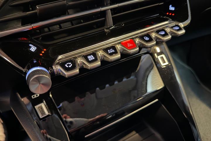 undefined Peugeot 2008 fra 2020