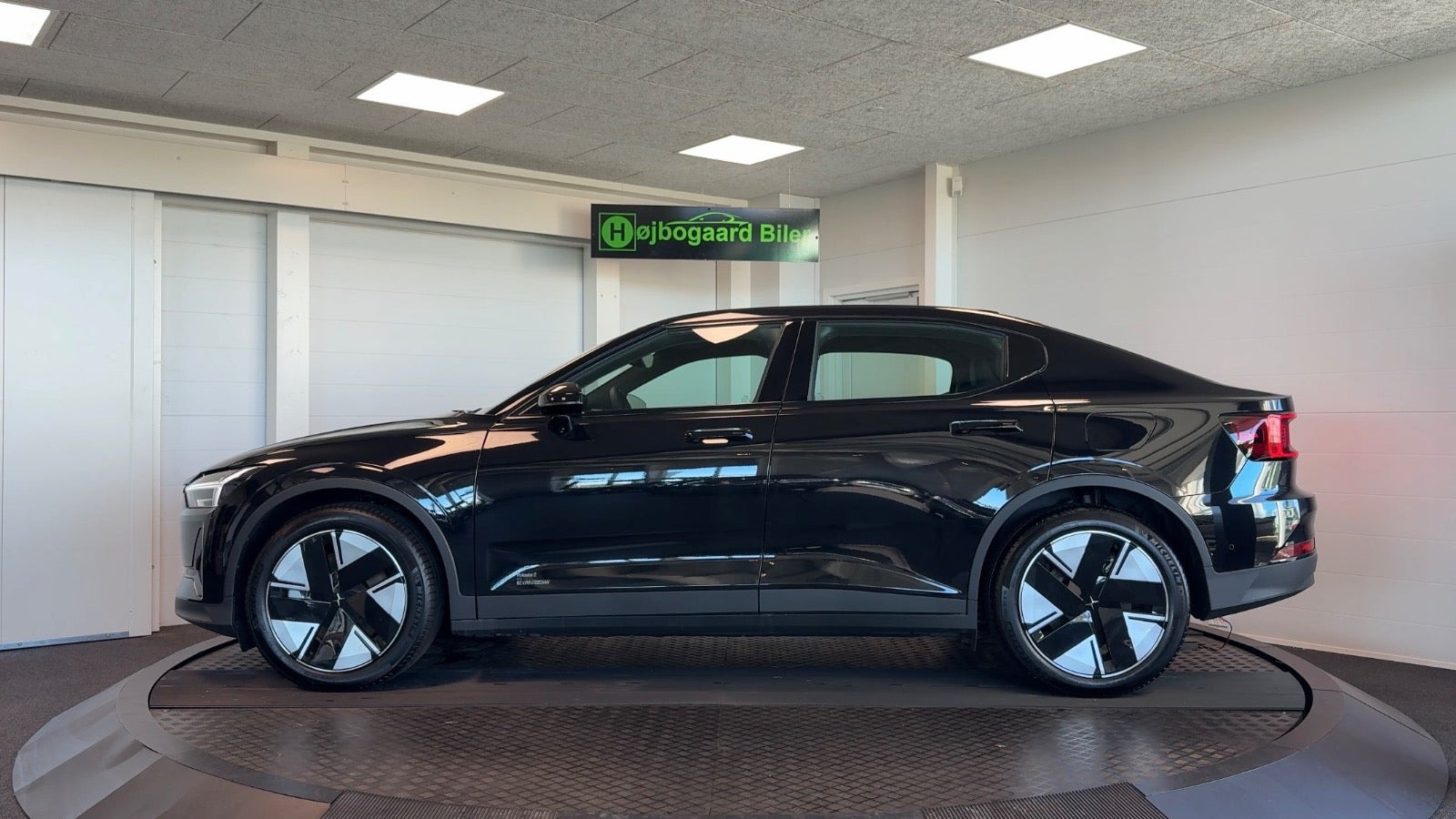 Sort Polestar 2 fra 2025