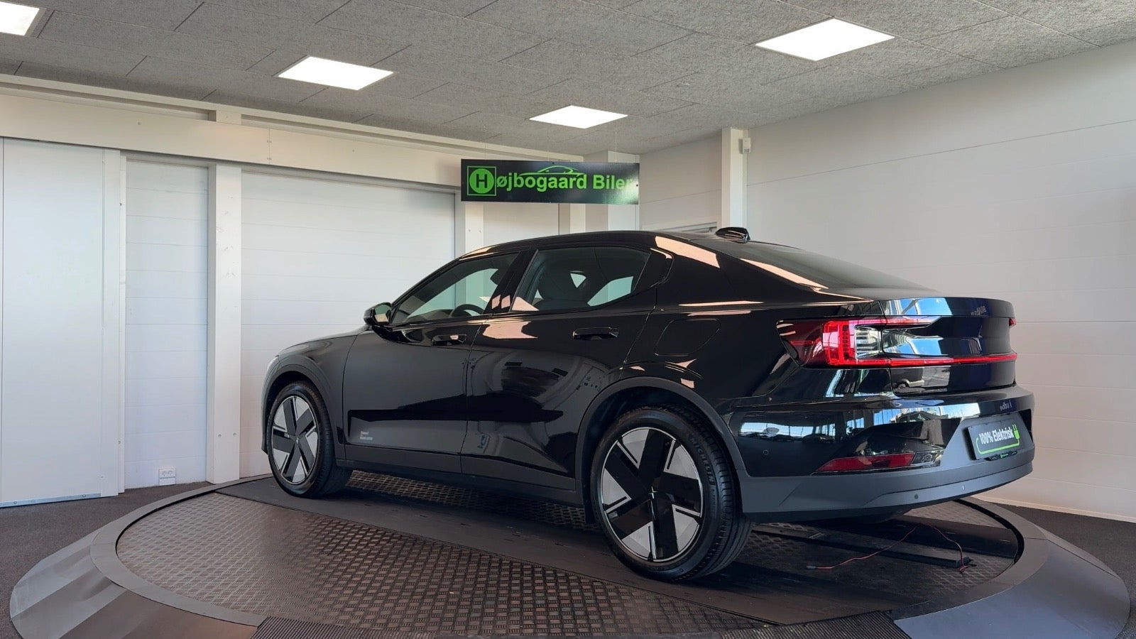 Sort Polestar 2 fra 2025