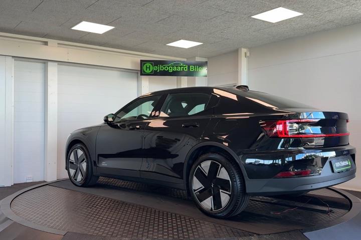 Sort Polestar 2 fra 2025