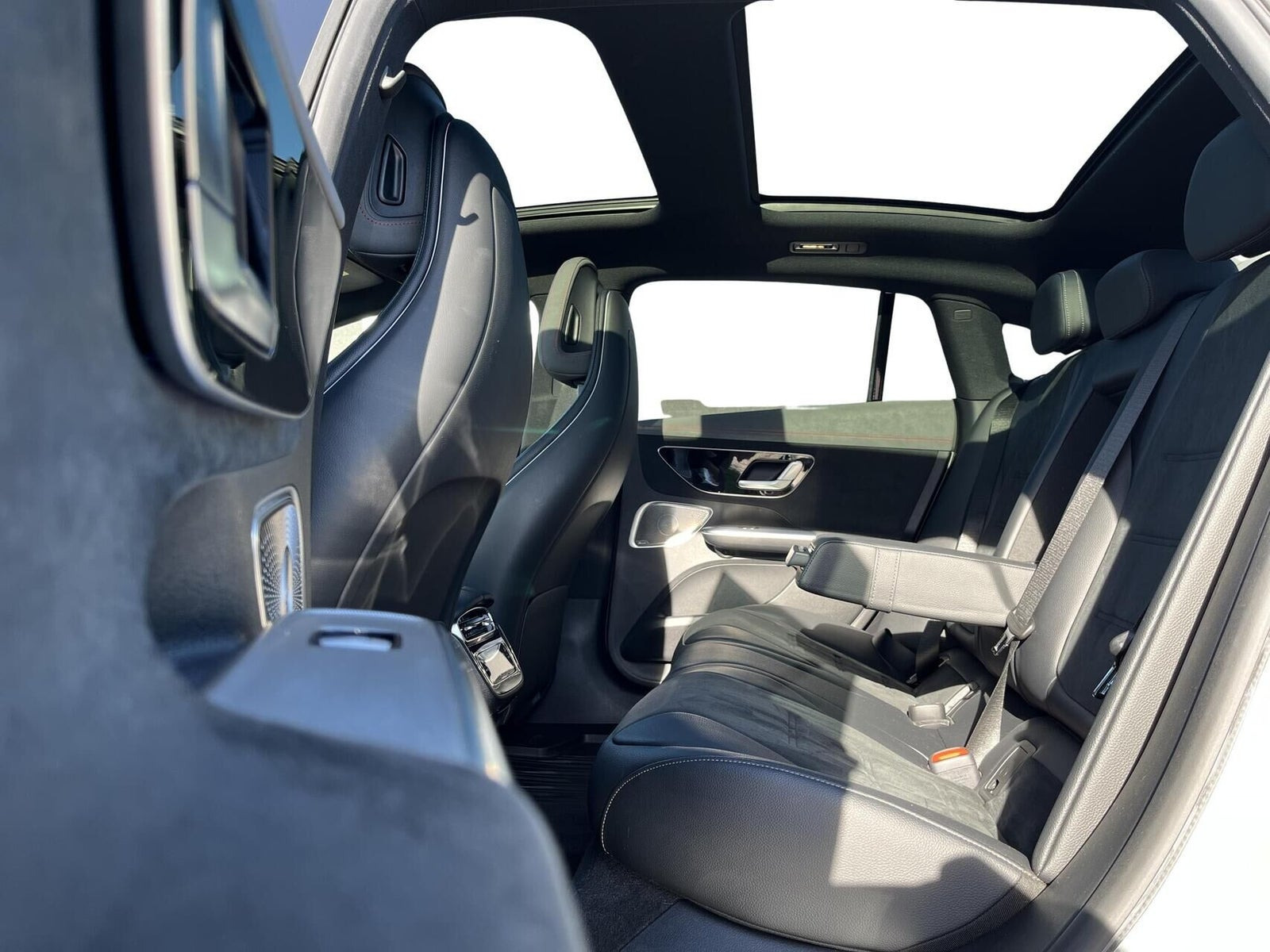 Grå Mercedes EQE350 fra 2023