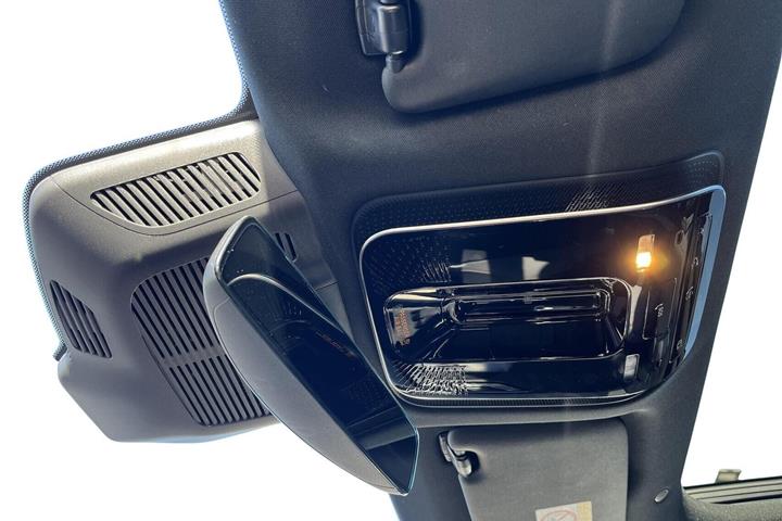 Grå Mercedes EQE350 fra 2023