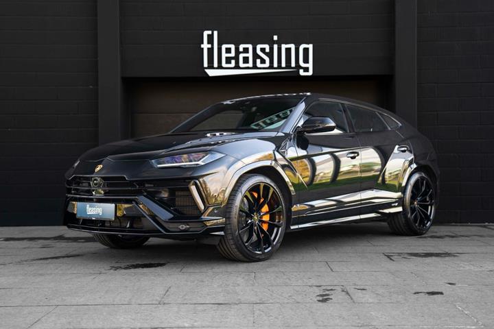 Sort Lamborghini Urus fra 2023