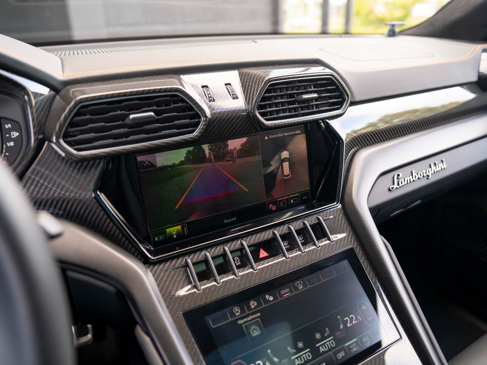 Sort Lamborghini Urus fra 2023