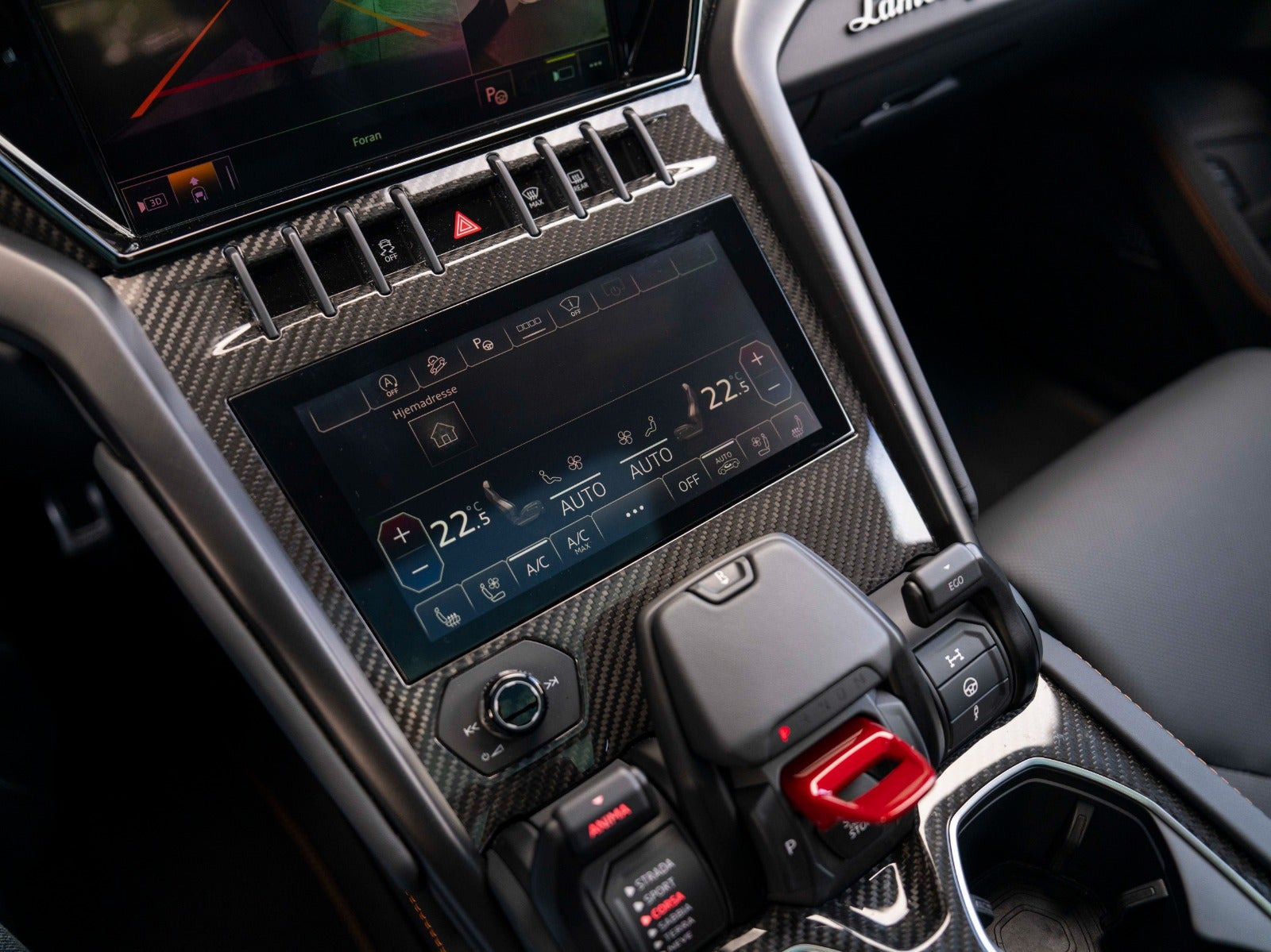 Sort Lamborghini Urus fra 2023