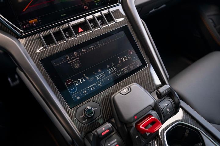 Sort Lamborghini Urus fra 2023